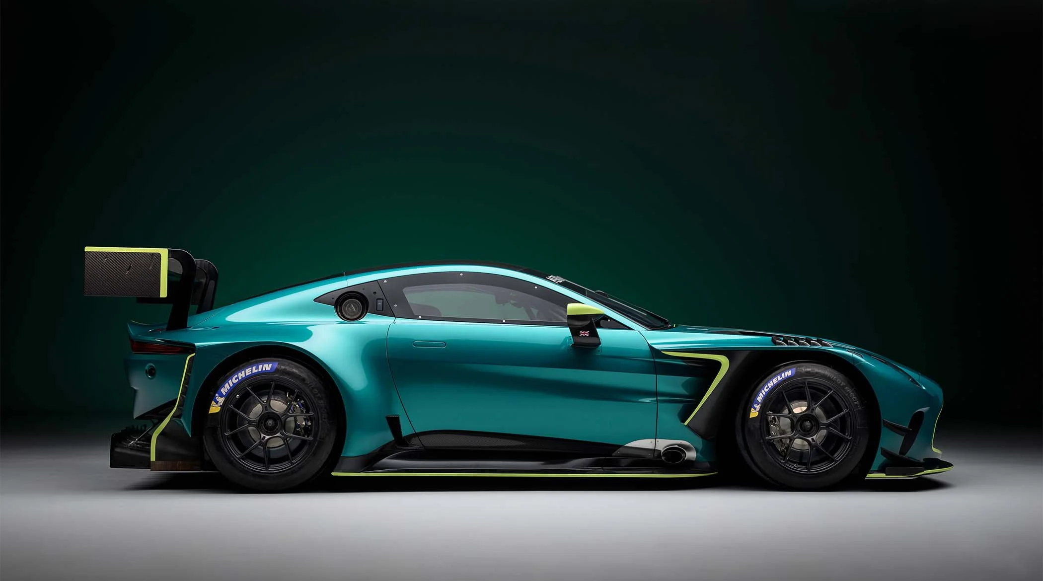 Aston Martin unveils GT3 evo — Car Racing Reporter